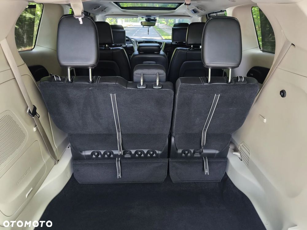 Chrysler Pacifica - 16