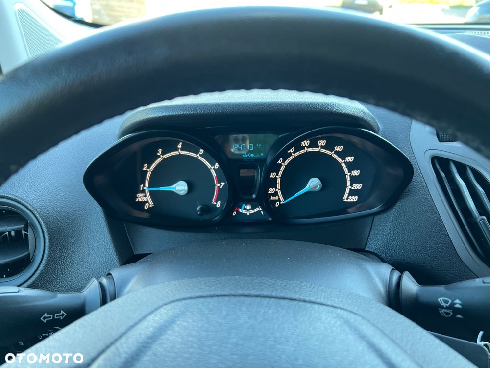 Ford Tourneo Courier - 26