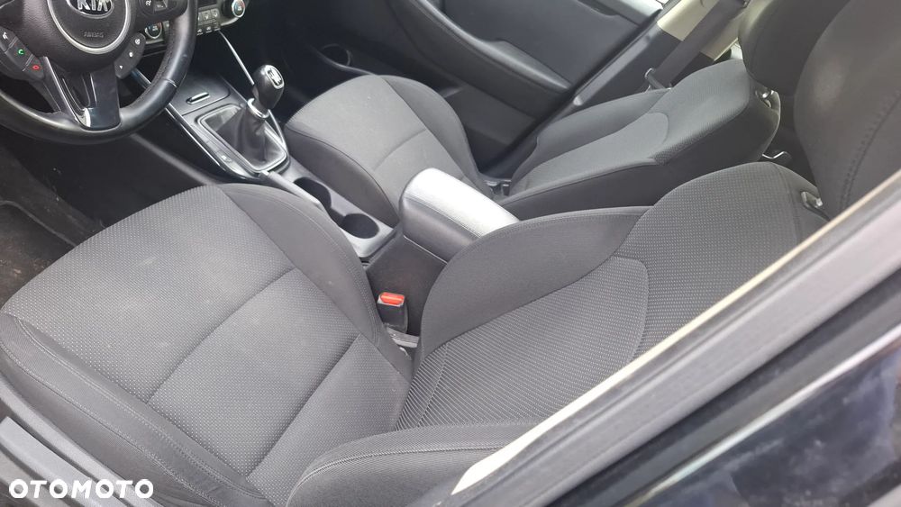 Kia Carens - 11