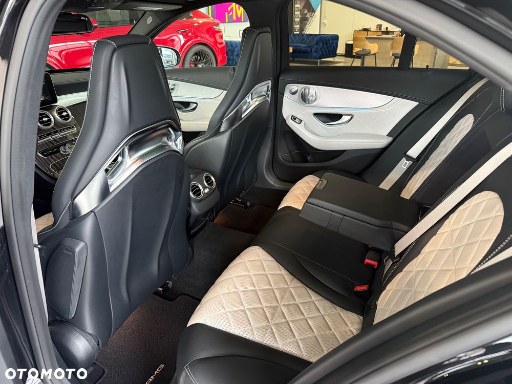 Mercedes-Benz Klasa C 63 S AMG 9G - 13