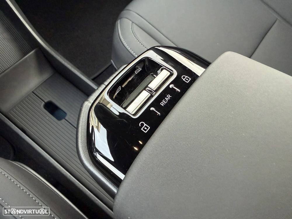 Volvo EX30 Single Motor Extended Range RWD Ultra - 30