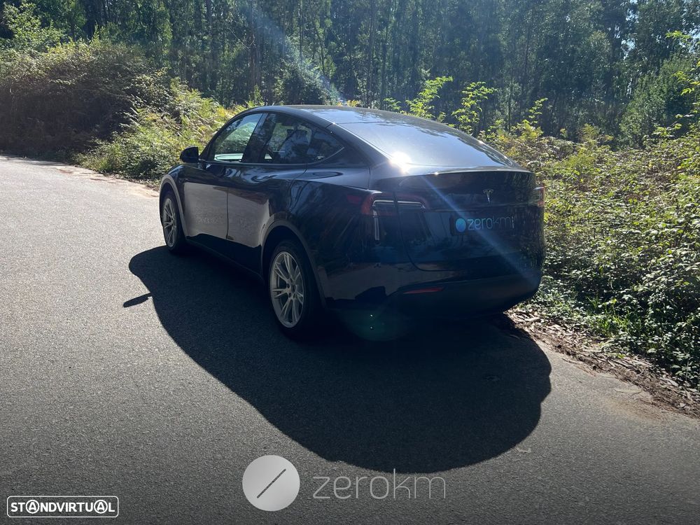 Tesla Model Y Long Range Dual Motor AWD - 4