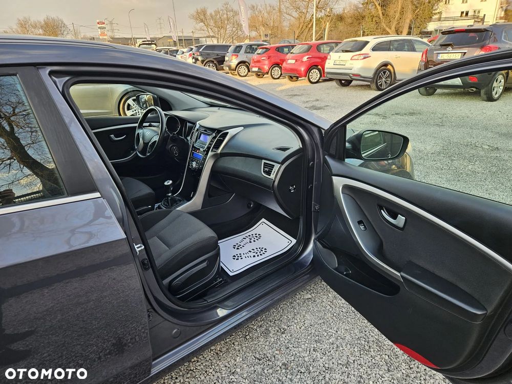 Hyundai i30 blue Kombi 1.6 CRDi Style - 32