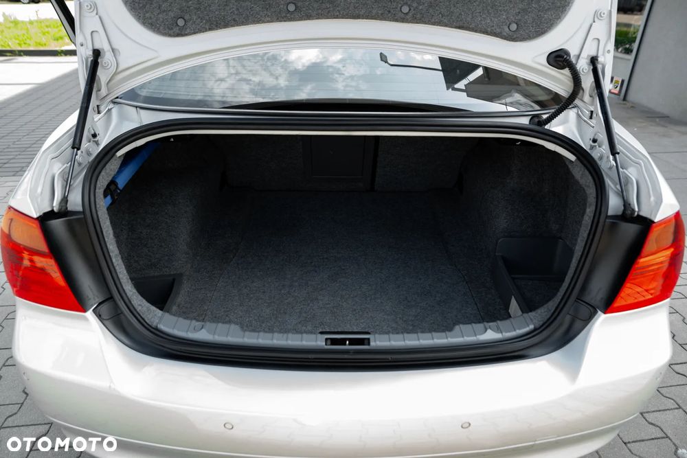 BMW Seria 3 330i - 39