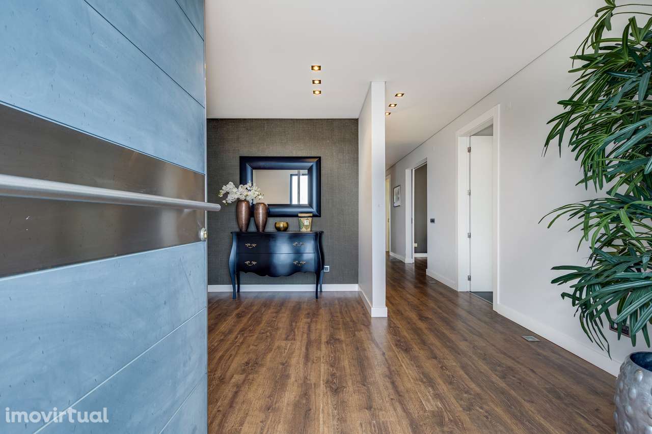 MORADIA T6 EXCLUSIVA | PISCINA | LOTE DE 1.257 M² | ALCOCHETE - Grande imagem: 3/50