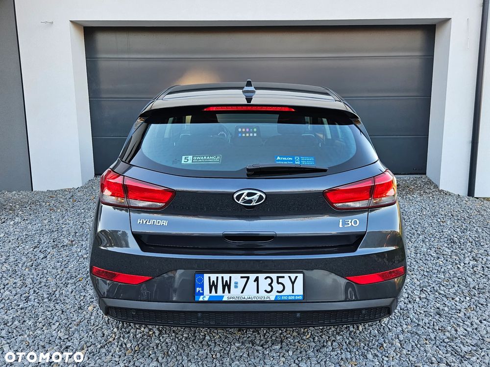 Hyundai i30 1.5 DPI Classic + - 5
