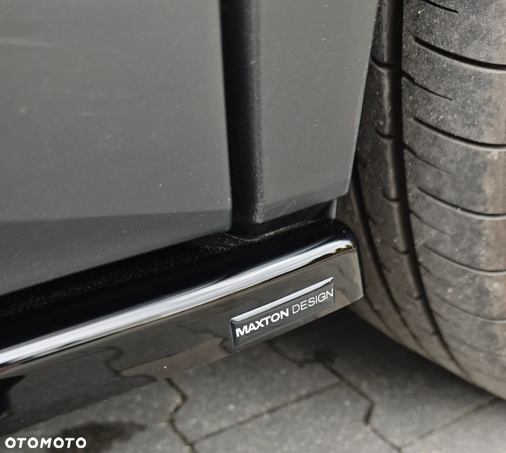 Lexus UX 300h F Sport Design - 14