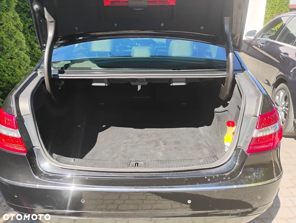 Mercedes-Benz Klasa E 220 CDI DPF BlueEFFICIENCY Automatik Avantgarde - 16