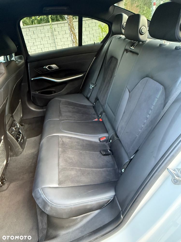 BMW Seria 3 320d xDrive M Sport sport - 30