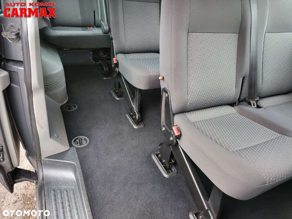 Volkswagen Caravelle - 22