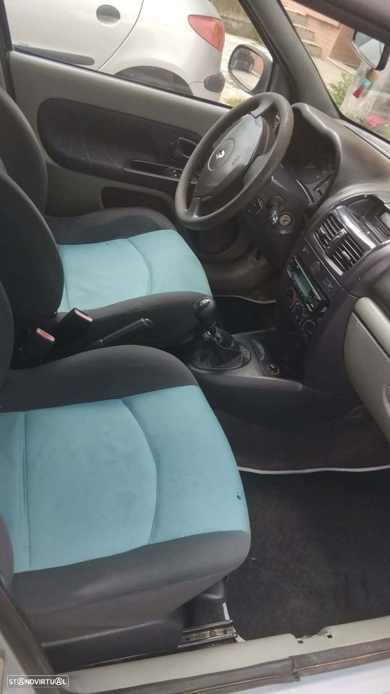 Renault Clio 1.2 16V S - 9
