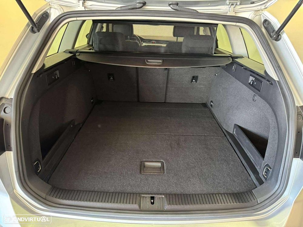 VW Passat Variant 1.6 TDI Confortline DSG - 24