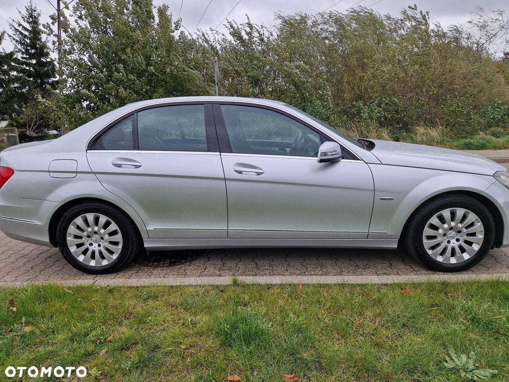Mercedes-Benz Klasa C 180 CDI DPF (BlueEFFICIENCY) Avantgarde - 4