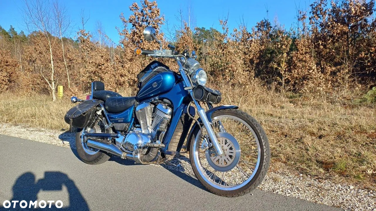 Suzuki Intruder - 13