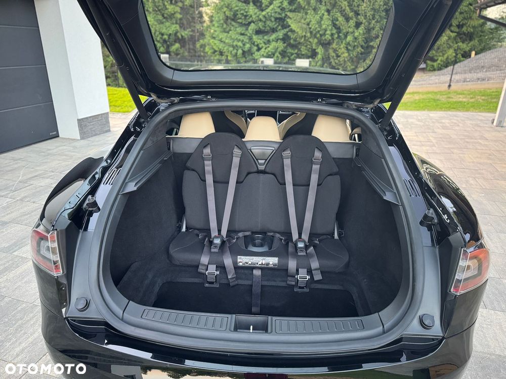 Tesla Model S - 32
