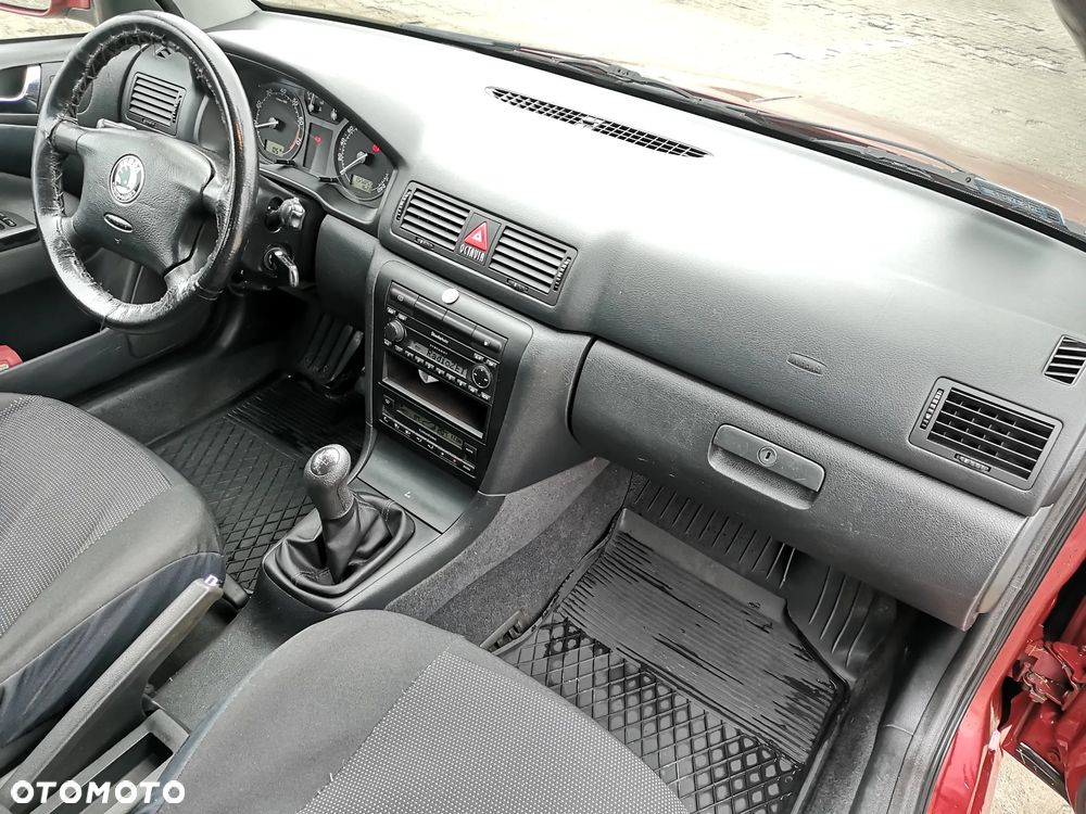 Skoda Octavia 1.6 Ambiente - 14