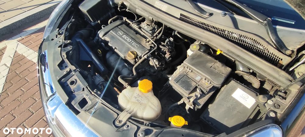 Opel Corsa 1.2 16V Cosmo - 30