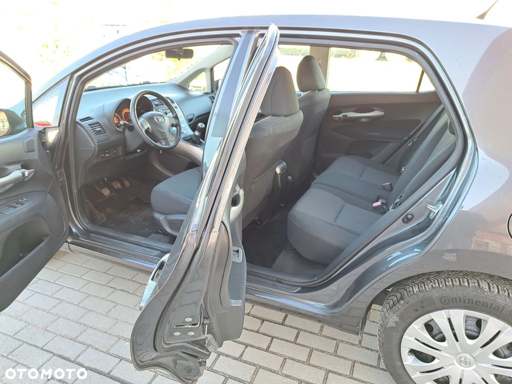 Toyota Auris - 13