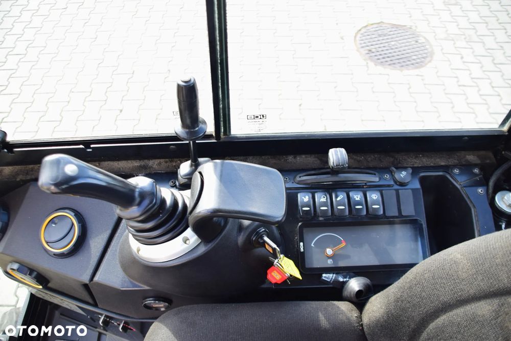 JCB 16C-1 - 17