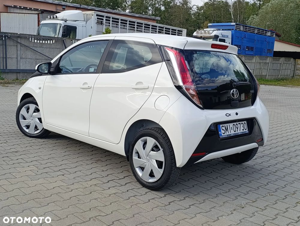 Toyota Aygo x-play - 4