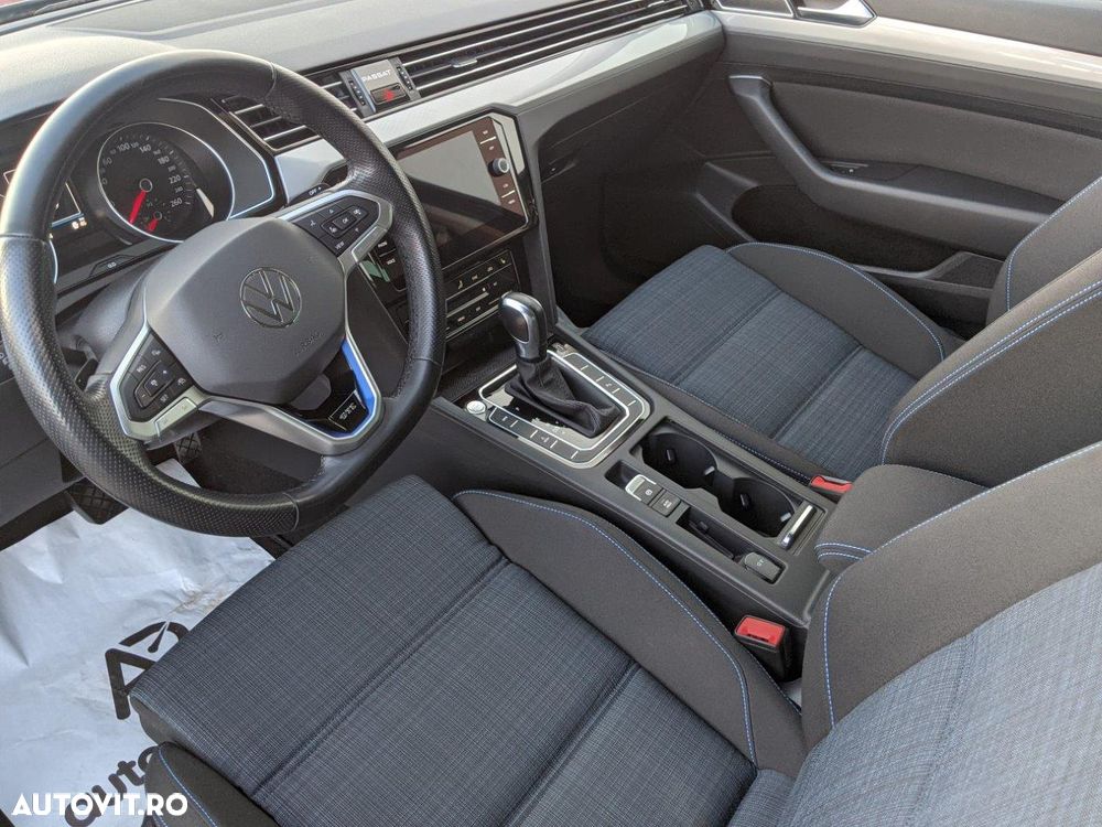 Volkswagen Passat - 33