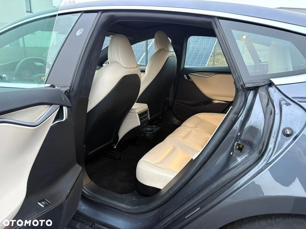 Tesla Model S Long Range - 8