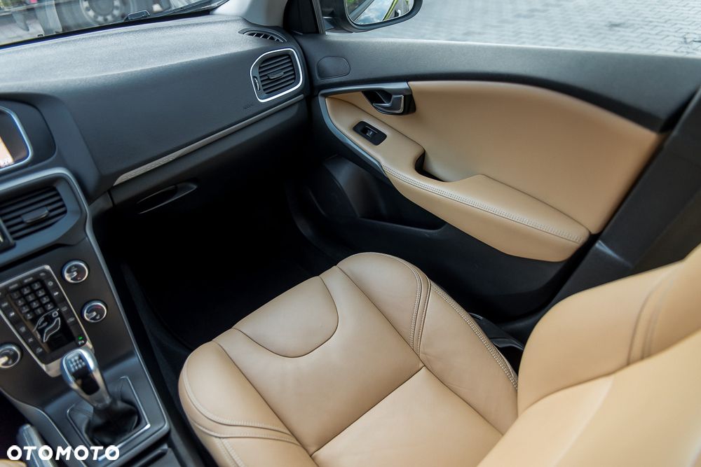 Volvo V40 Cross Country - 22