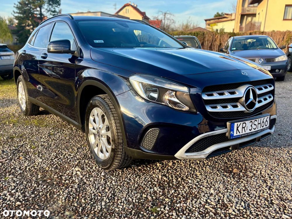 Mercedes-Benz GLA 180 7G-DCT - 1