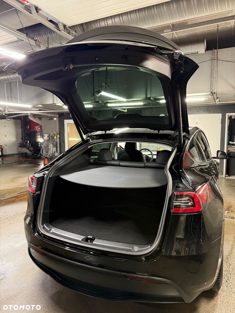 Tesla Y Performance AWD - 9