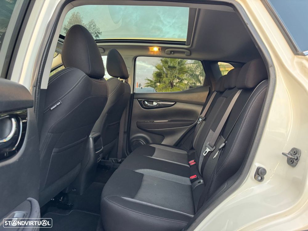 Nissan Qashqai 1.5 dCi N-Connecta J18 - 27