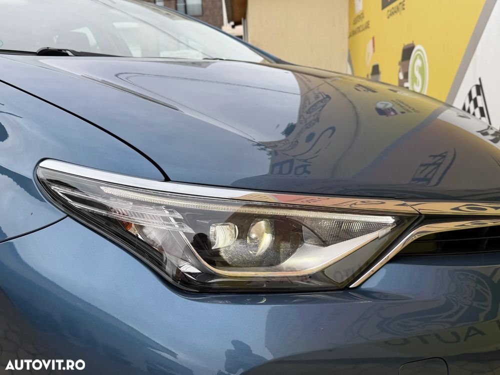 Toyota Auris 1.8 L VVT-i Sol + - 18