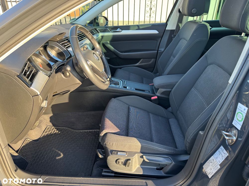 Volkswagen Passat Variant 2.0 TDI SCR DSG 4Motion Elegance - 30