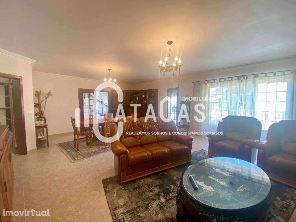 Moradia Geminada T4 para venda na freguesia de Aguada de Cima - Grande imagem: 3/23