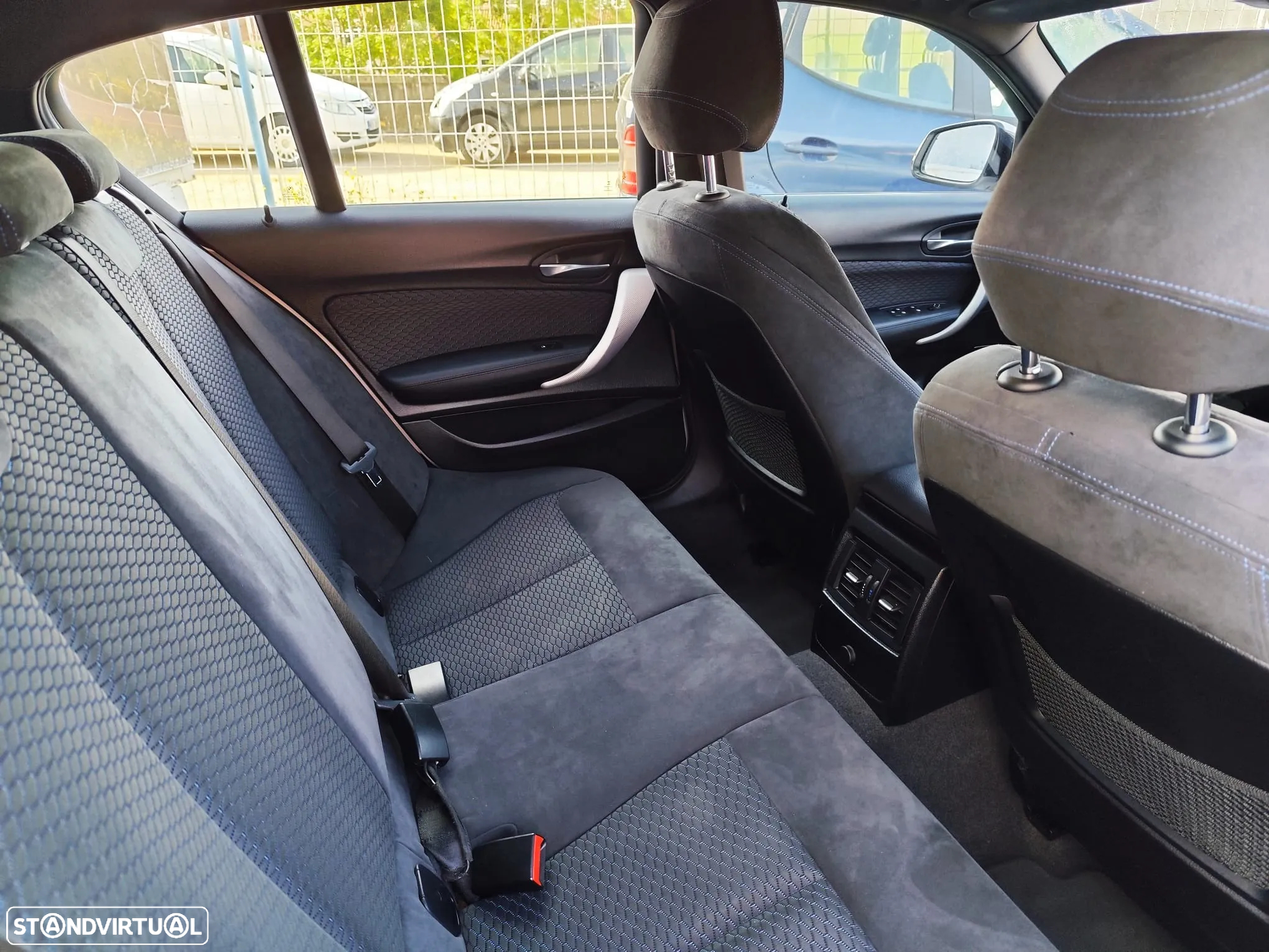 BMW 120 i Pack M - 12