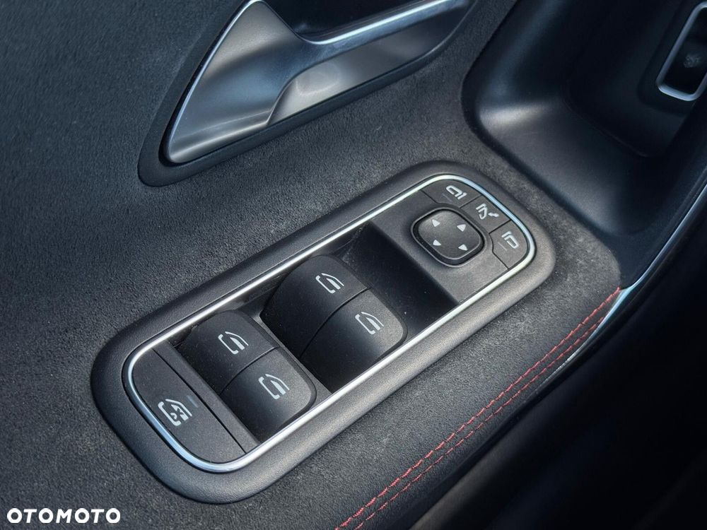 Mercedes-Benz CLA 200 d AMG Line 8G-DCT - 37