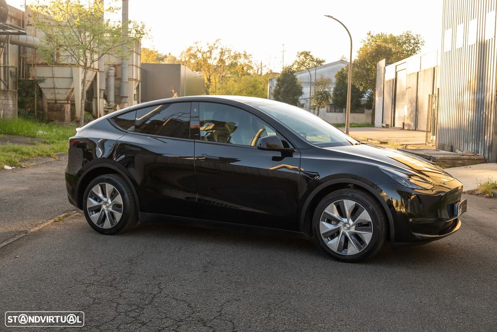 Tesla Model Y Long Range Dual Motor AWD - 4