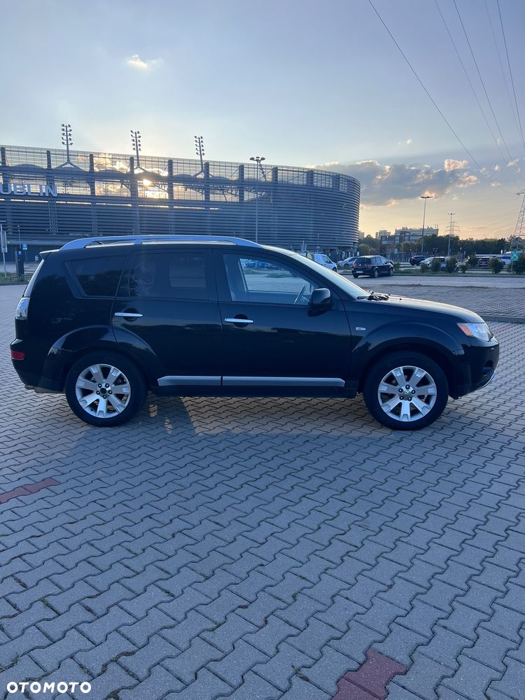 Mitsubishi Outlander - 4