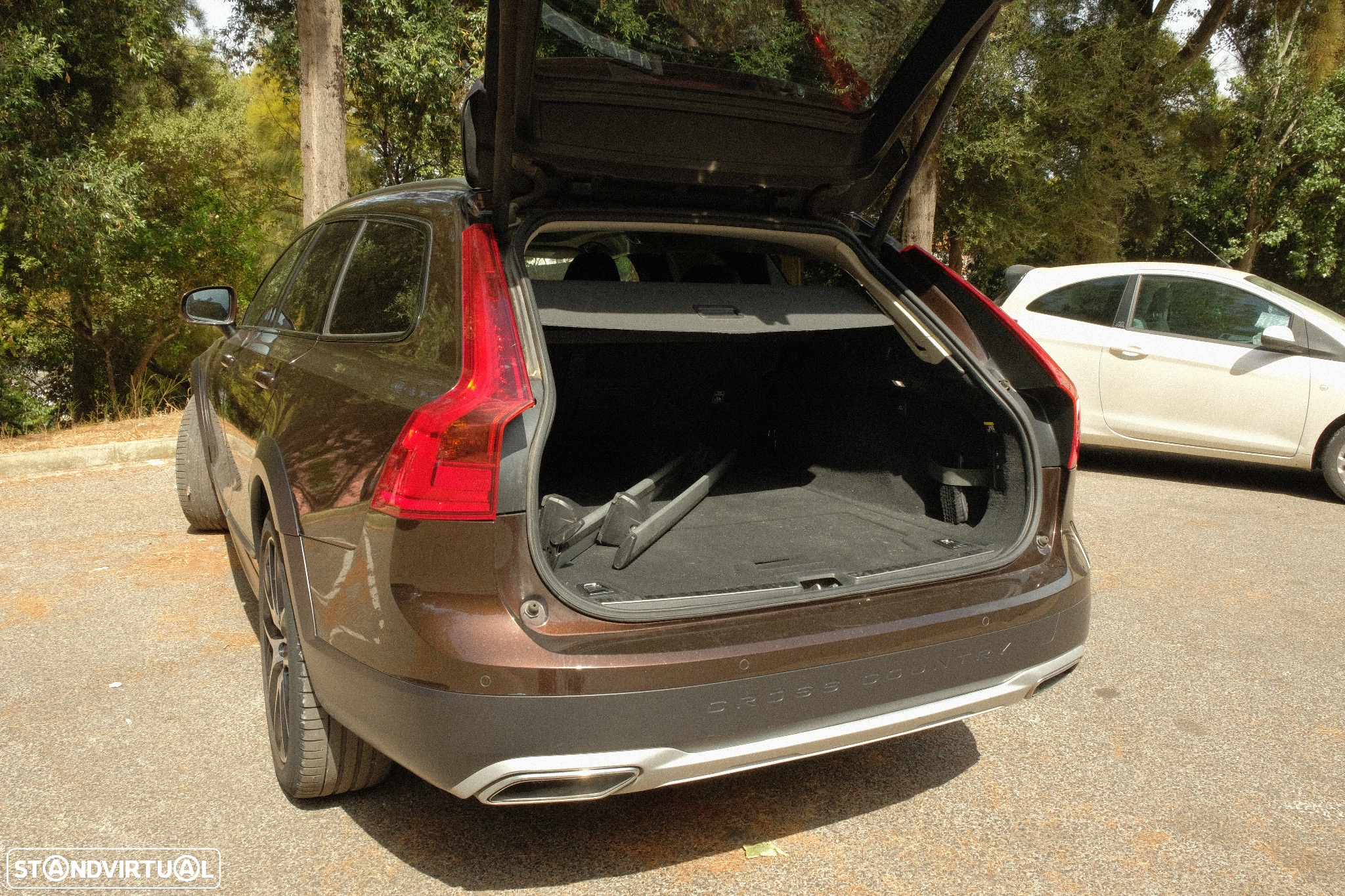 Volvo V90 Cross Country 2.0 D4 AWD Geartronic - 15