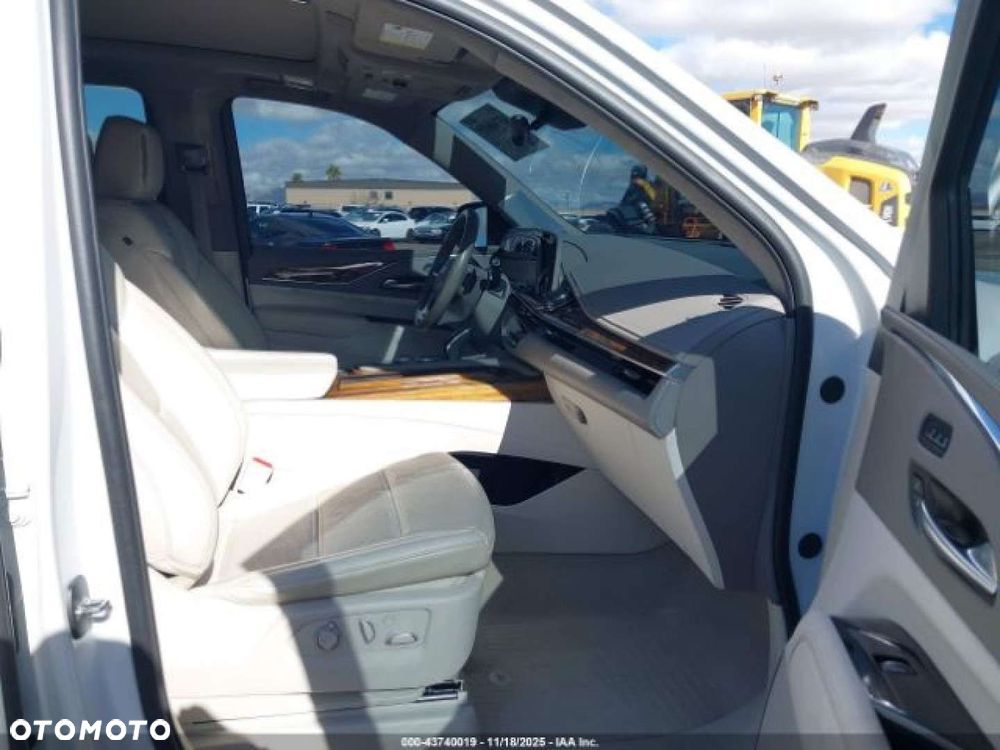 Cadillac Escalade - 7