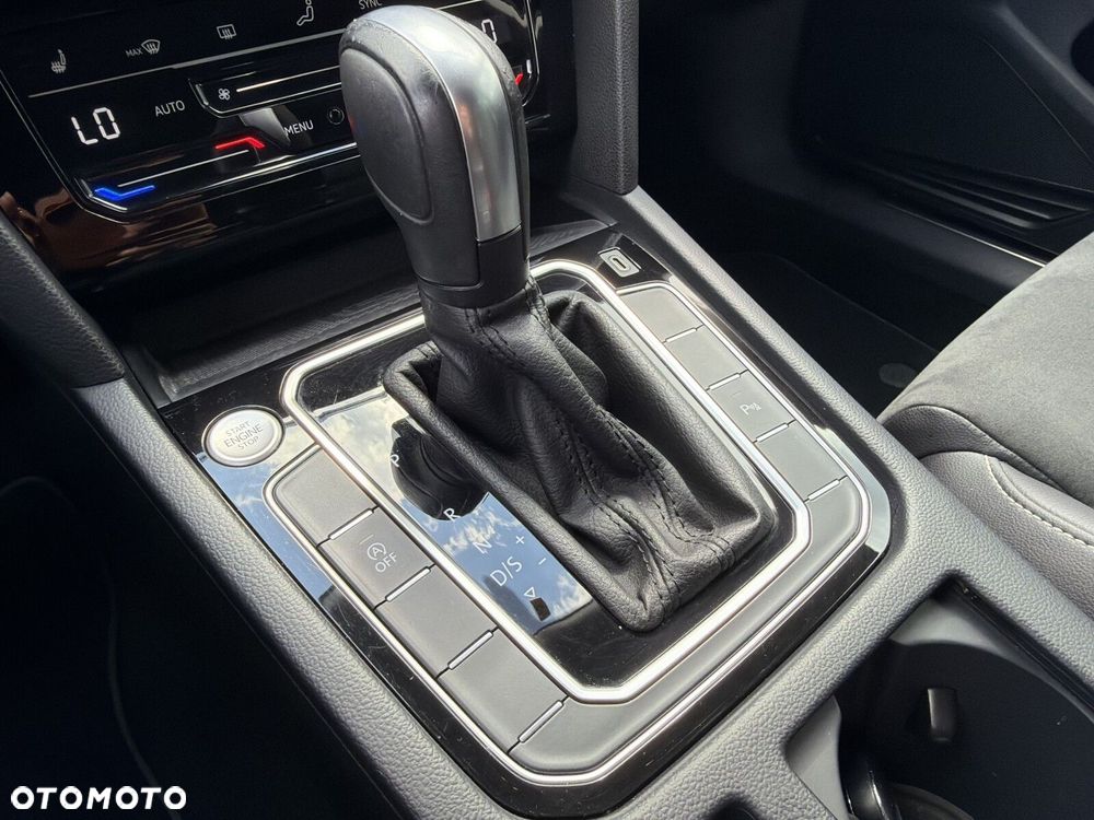 Volkswagen Passat - 12