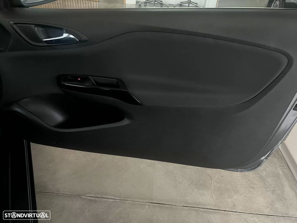 Opel Corsa 1.4 120 Anos - 44