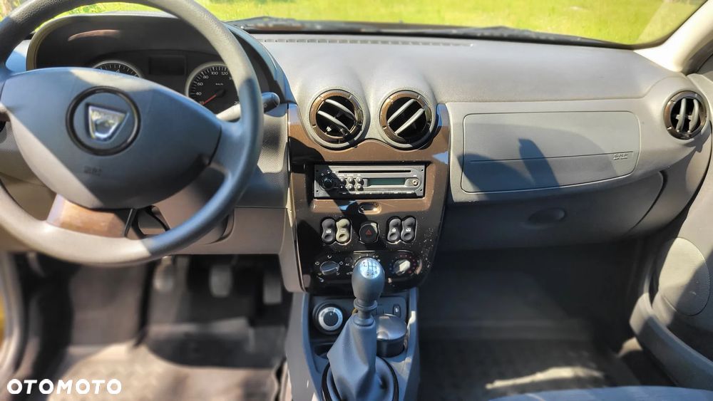 Dacia Duster 1.6 Laureate 4x4 - 13