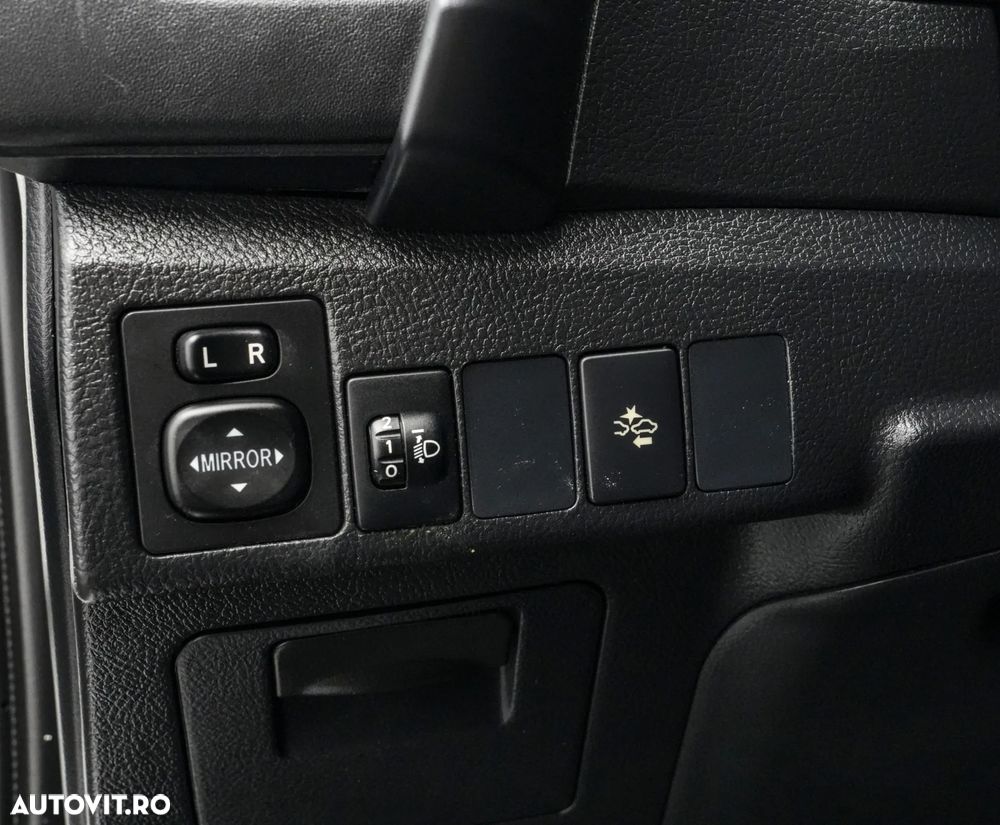 Toyota Auris 1.8 L VVT-i Sol + - 23