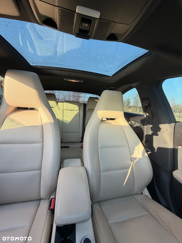 Mercedes-Benz CLA 250 7G-DCT - 16