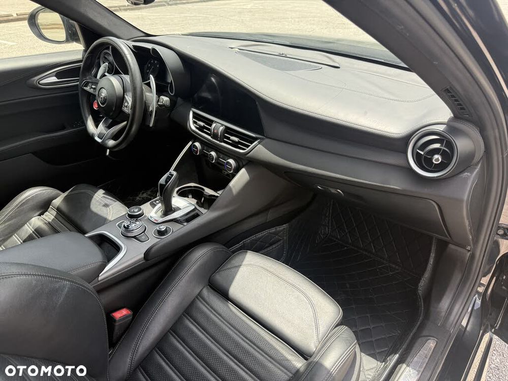 Alfa Romeo Giulia 2.0 Turbo 16V AT8 Veloce - 14