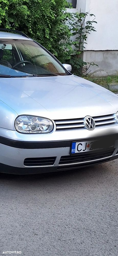 Volkswagen Golf - 6