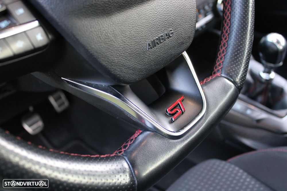 Ford Focus SW 1.5 TDCi EcoBlue ST-Line - 28