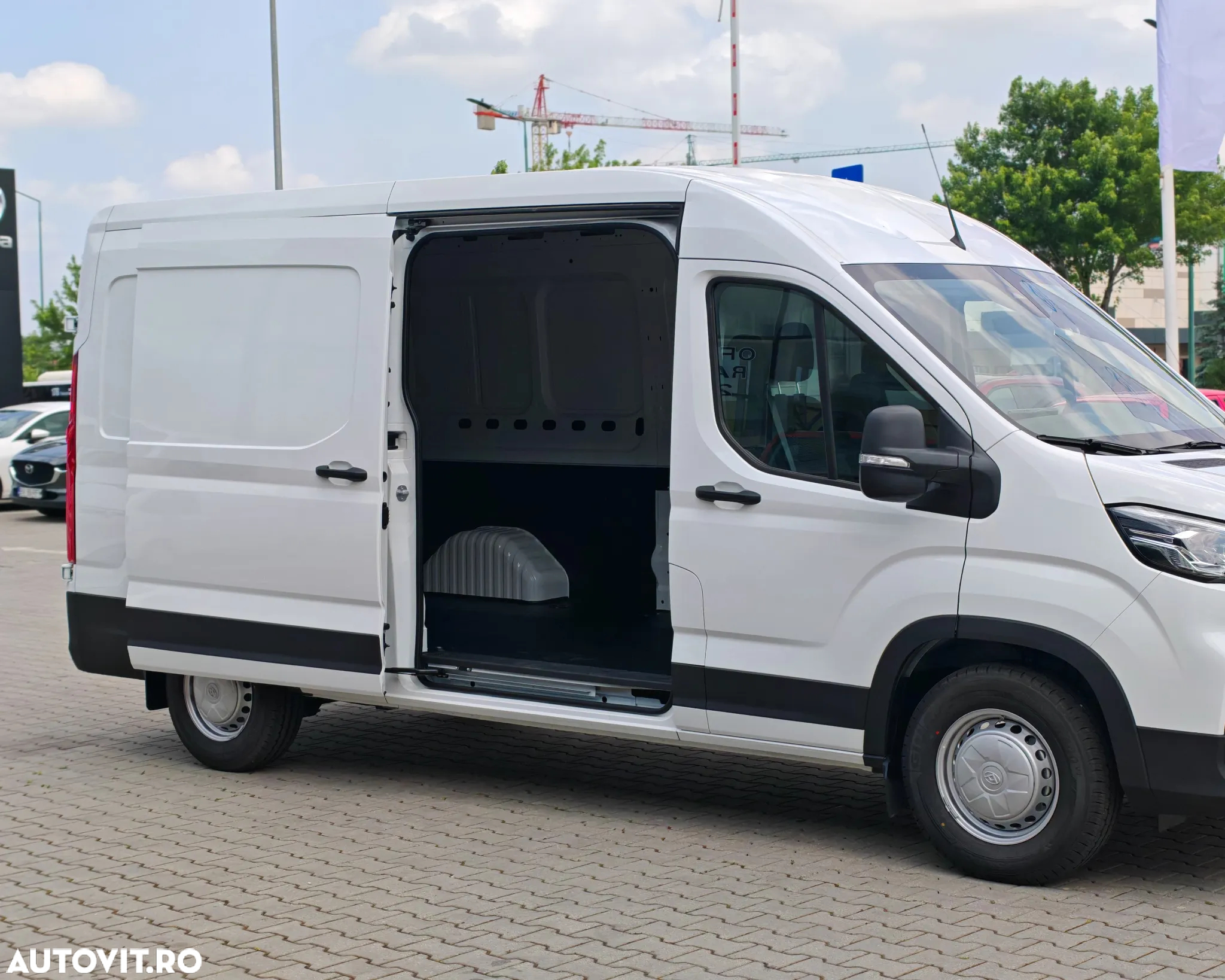 Maxus Deliver 9 Van L3H2 - 8