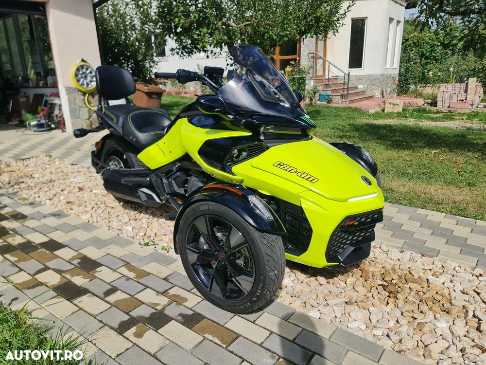 Can-Am Spyder - 10