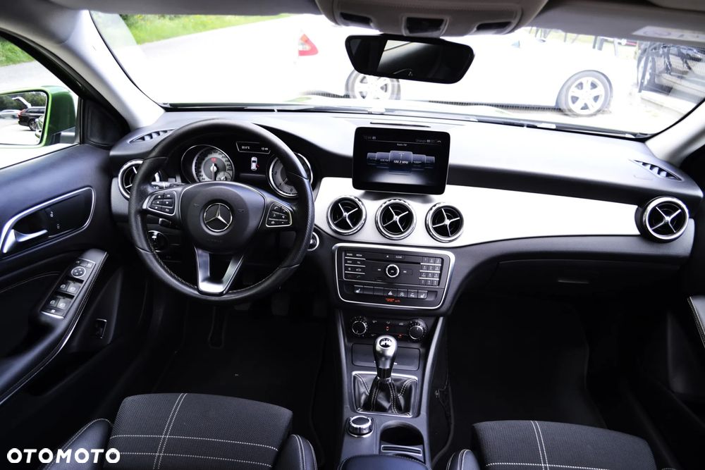 Mercedes-Benz GLA 180 d Activity Edition - 34